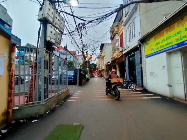 BÁN NHÀ TỰU LIỆT, LINH ĐÀM, B.XE NƯỚC NGẦM 5 TẦNG GARA Ô TÔ, THANG MÁY HƠN 8 TỶ
